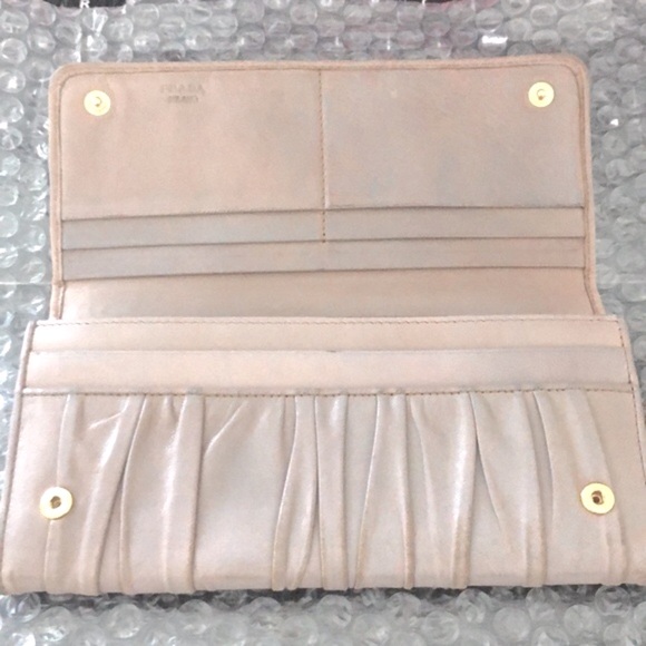 [PRADA] Nappa Gaufre Milano Soft Leather Continental Long Snap-Button Wallet - Picture 3 of 11